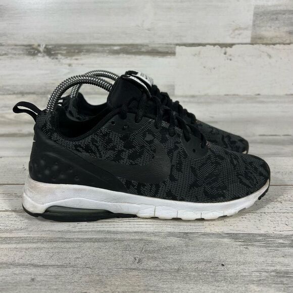 Nike Women's Air Max Motion‎ Low ENG Running Shoes Black 902853-001 Size 7.5 - Picture 1 of 8